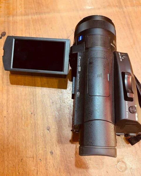 Sony FDR-AX700