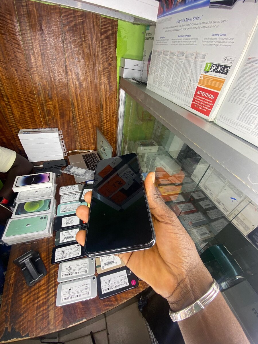 iPhone 11 pro max 64giga