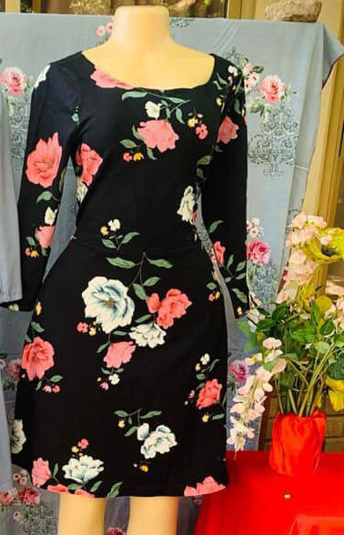robe fleurie noire