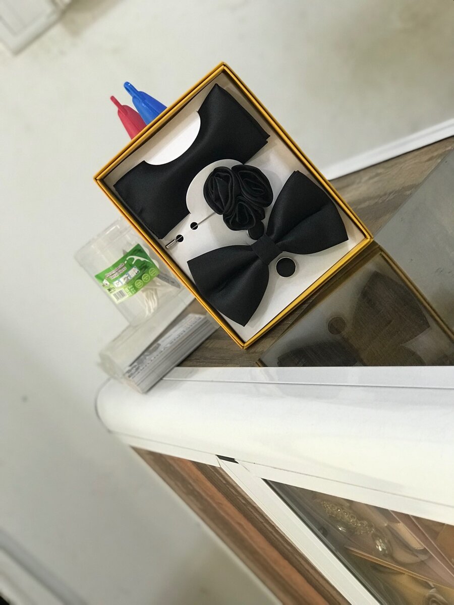 Bow tie