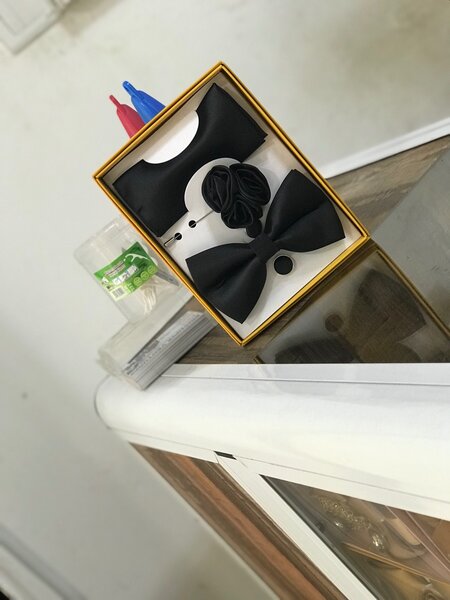 Bow tie
