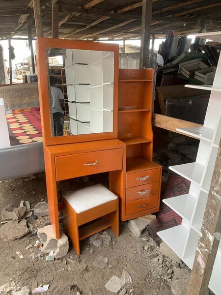 Commodes