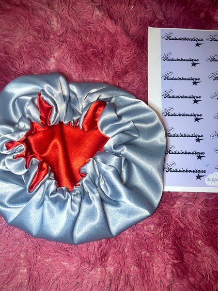 Bonnet en satin double
