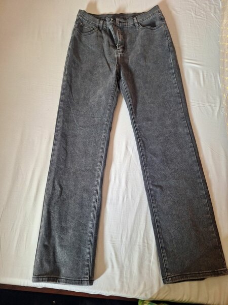 Grey boyfriend jean