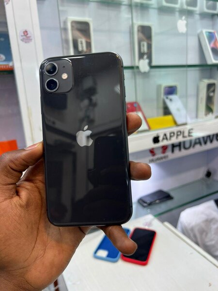 iPhone 11 64go quasi neuf batterie 90%