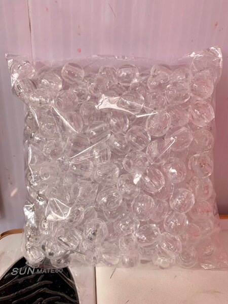 Capsules en plastique transparent
