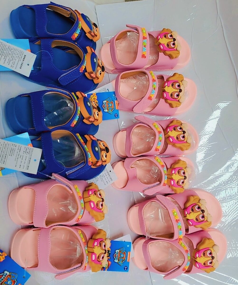 Sandales roses et bleues enfants