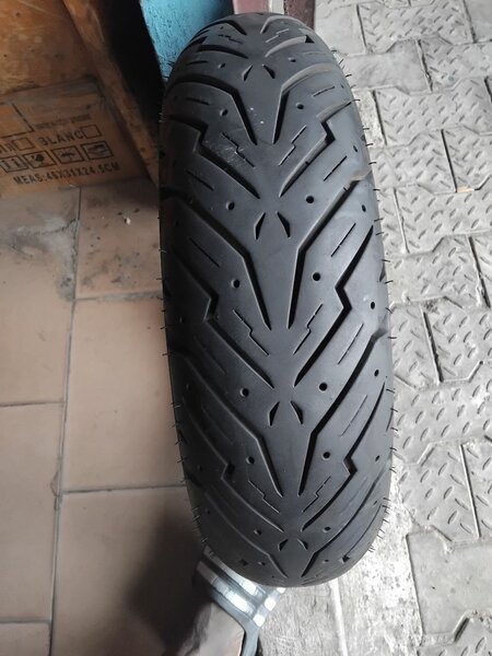 Pneu de moto haute performance