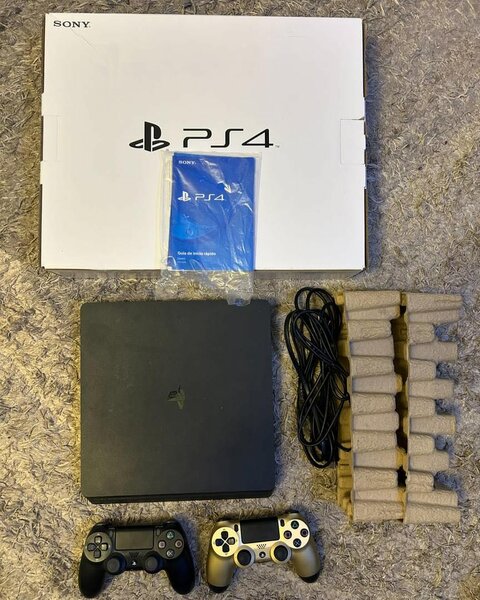 PS4  Slim