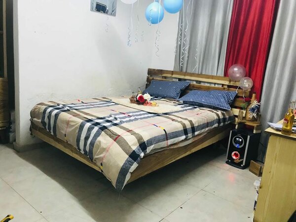 Floating bed