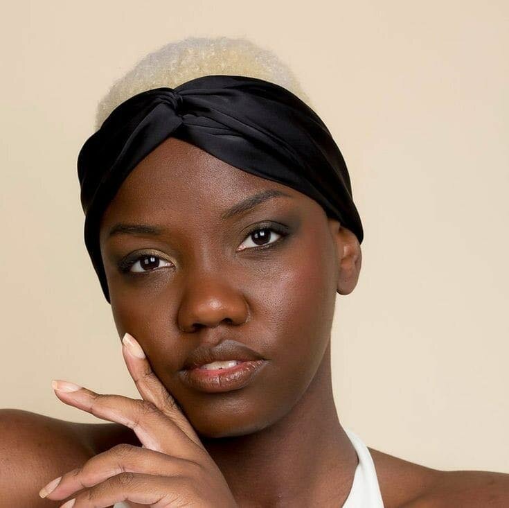 Bandeau en satin élégant