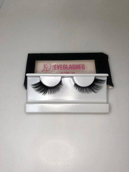 Faux cils volumineux