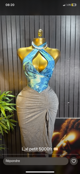 Robe élégante décolletée