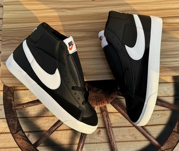 *NIKE MONTANTE*