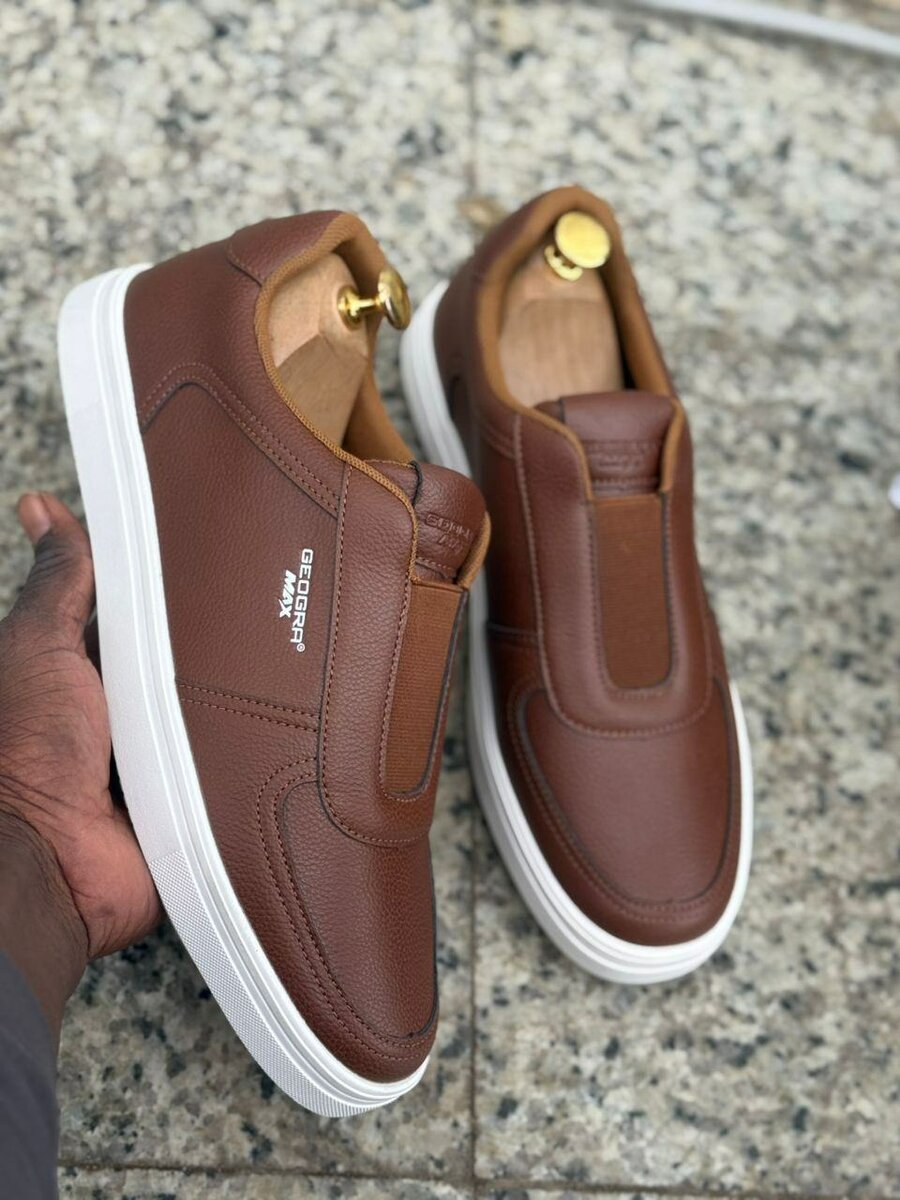 Chaussures en cuir élégantes hommes