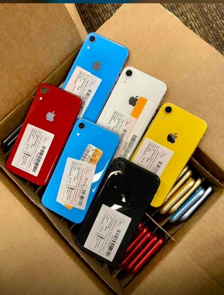 IPHONE XR. 64gig. &. 128gig.