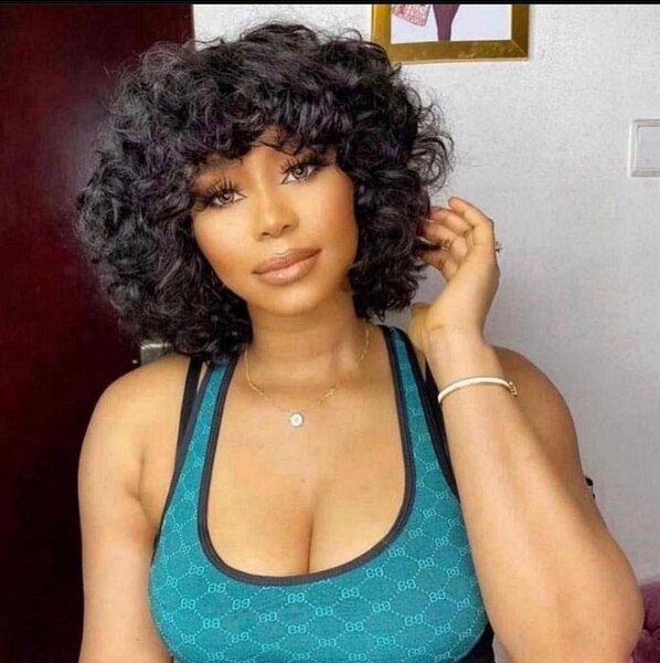 Bouncy curly wig