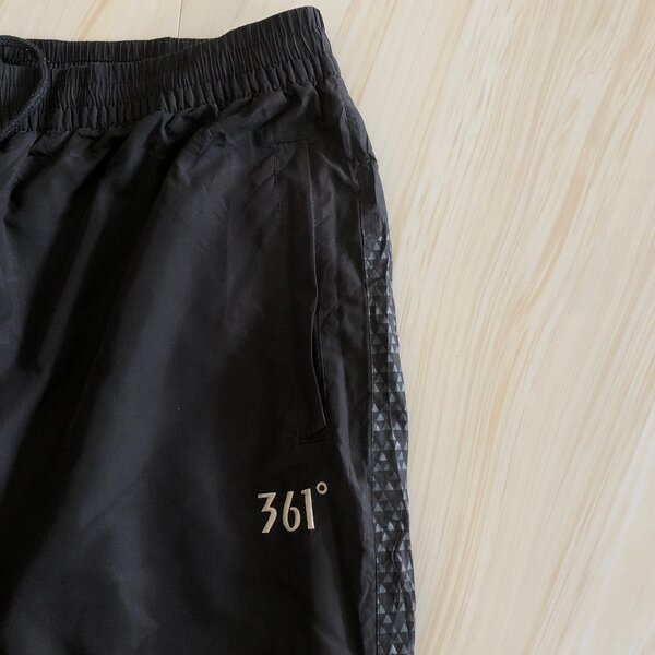 Trackpants