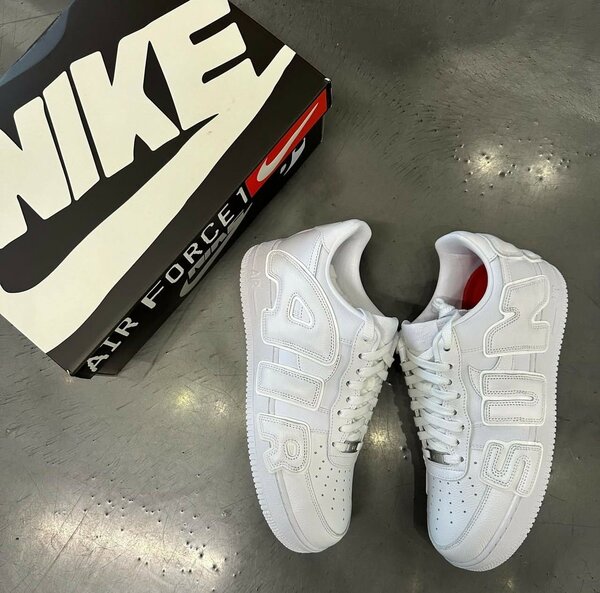 NIKE AIRFORCE 1