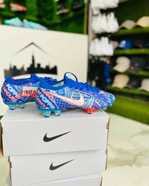 Soccer boots