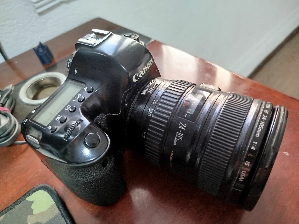 Продаю классный профессиональный Canon 6D обектив 24-105 про