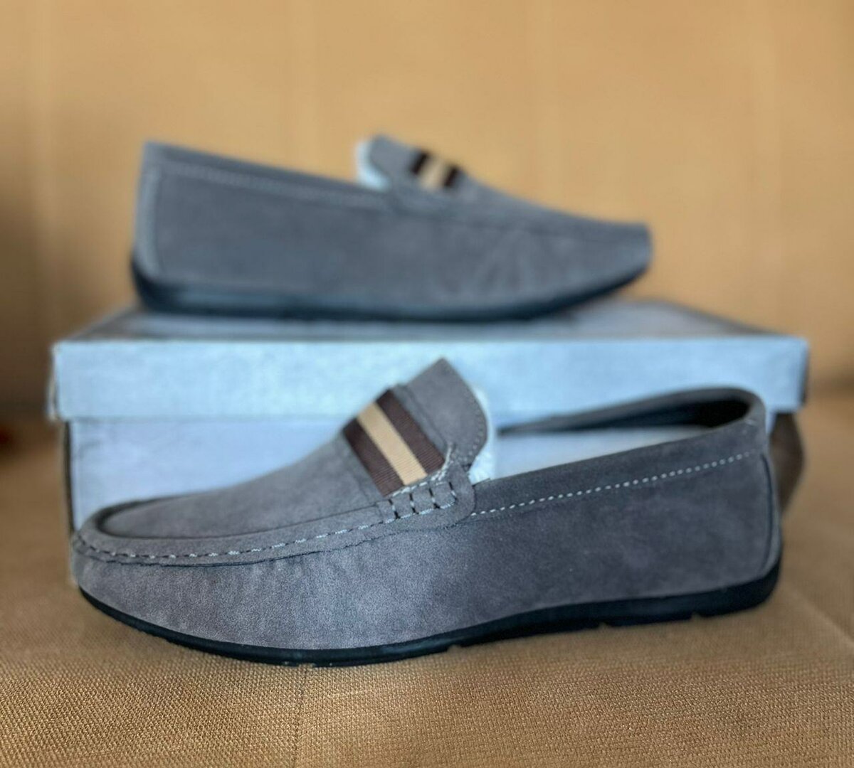 Moccasin en daim gris