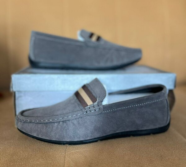Moccasin en daim gris