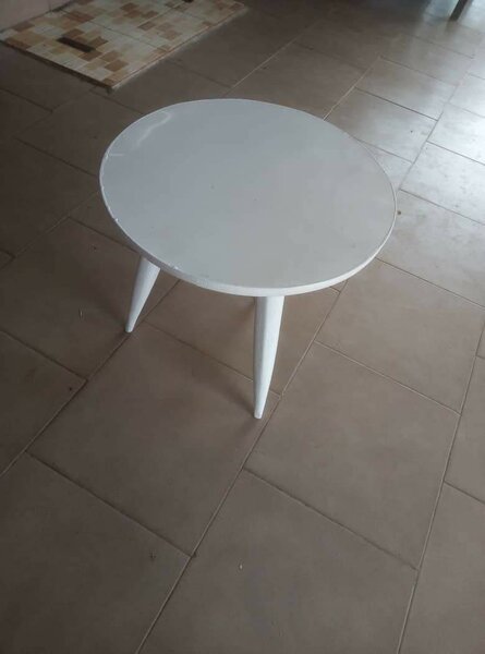 Table scandinave
