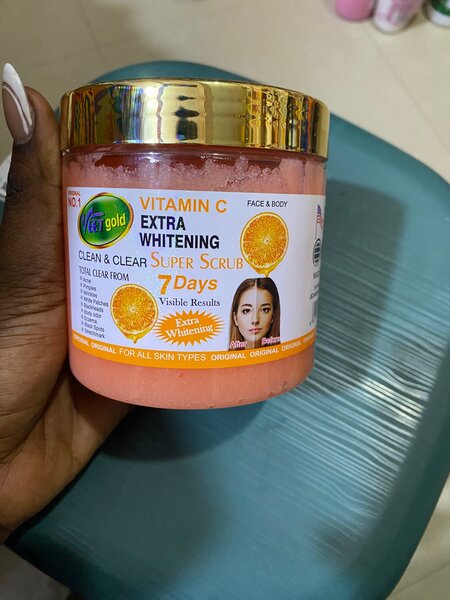 Veet Gold vitamin c scrub