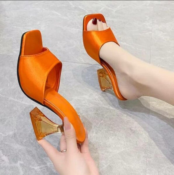 Elegant slippers