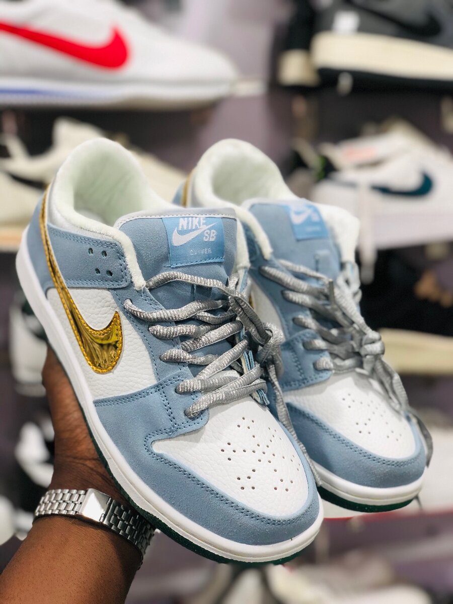 NIKE swoosh