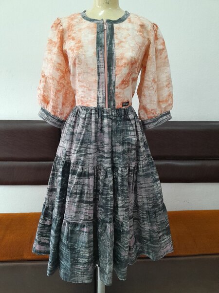 Robe vintage à manches bouffantes