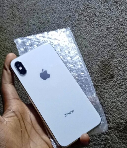 iPhone Blanc 64GB