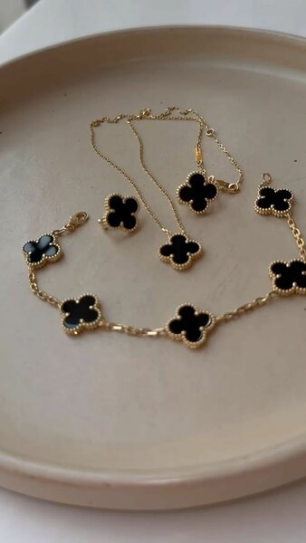 Parure Bijoux Fleurs Noir