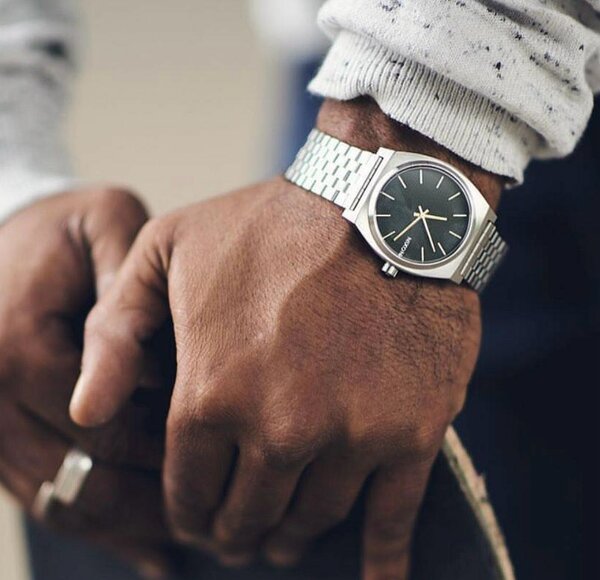 NIXON CLASSIC WATCH