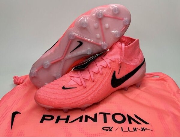 Soccer boots
