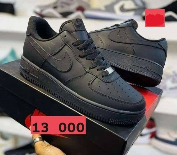 baskets NIKE noir