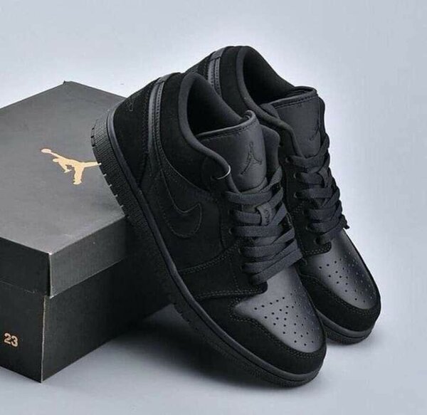 Jordan 1 black