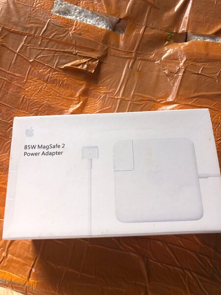 MACBOOK CHARGER