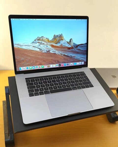MacBook Pro 15 touch bar