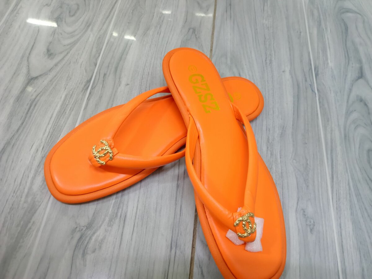 Chic sandales