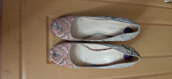 Block healed shoes