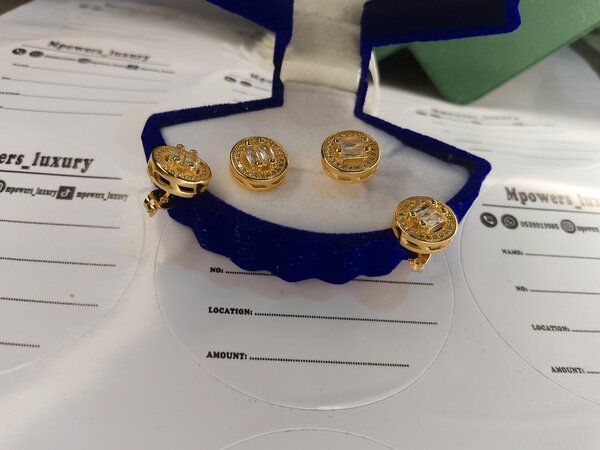 Unisex stud earrings