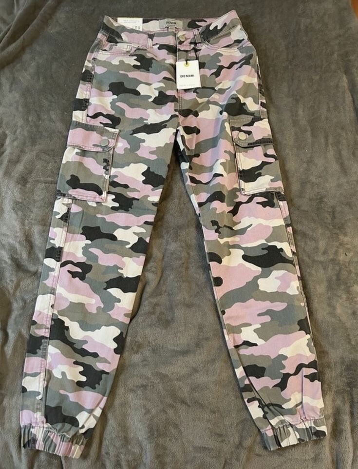 Ladies carmon wear