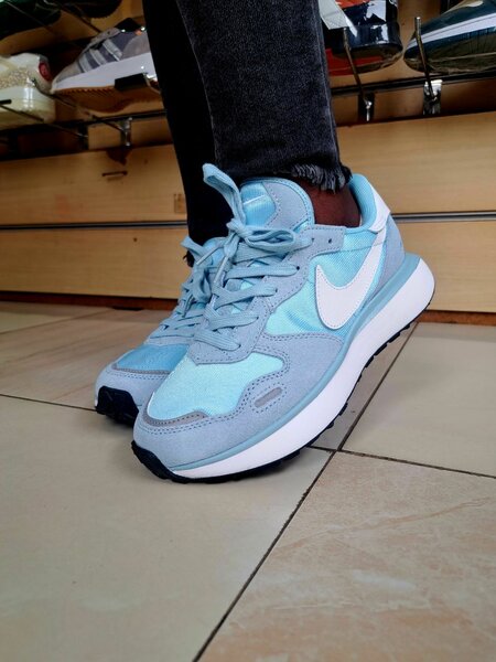 Neat sneakers