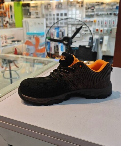 Safety boots
