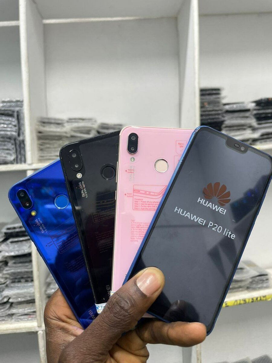 HUAWEI P20 LITE (128GB-6RAM) QUASI NEUF