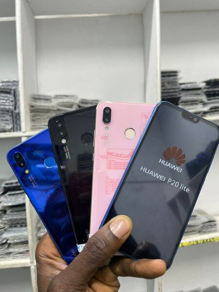 HUAWEI P20 LITE (128GB-6RAM) QUASI NEUF