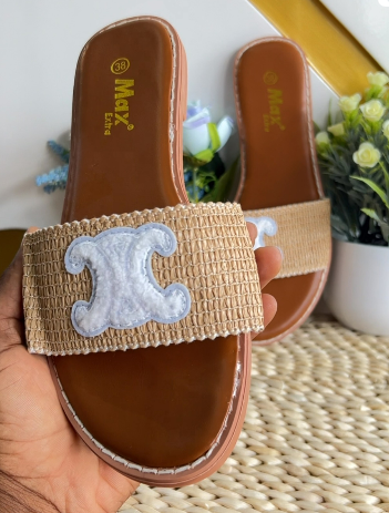  Slippers