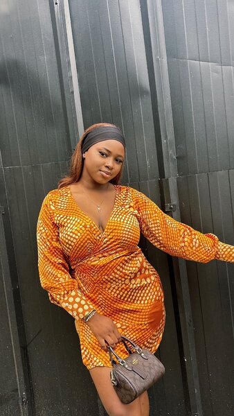 Robe à motifs orange élégante